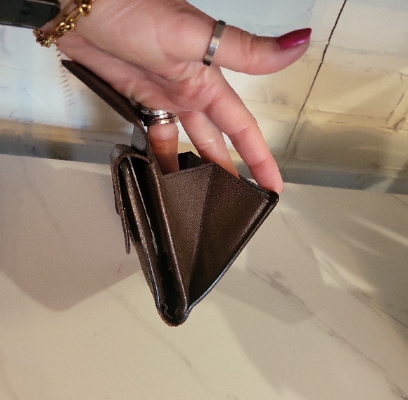 Louis Vuitton Damier Unisex Wallet - Picture 9 of 13